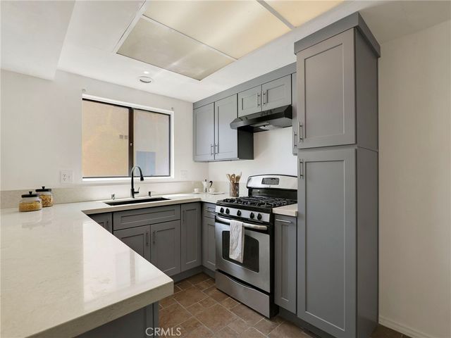 18954 Sherman Way 9, Reseda, CA 91335