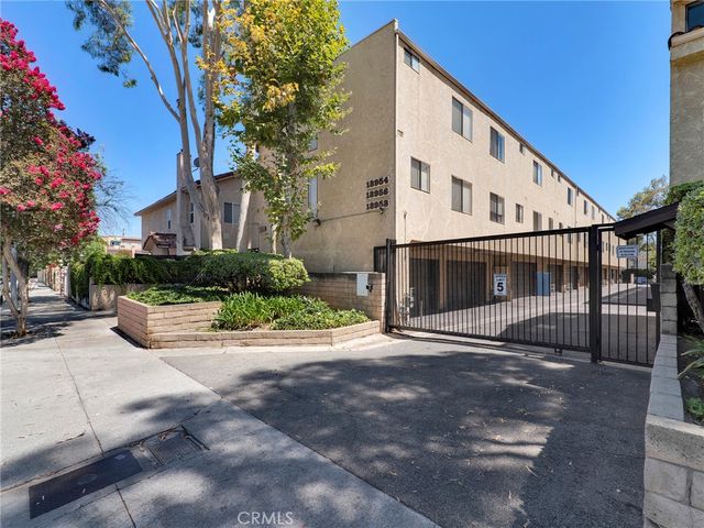 18954 Sherman Way 9, Reseda, CA 91335
