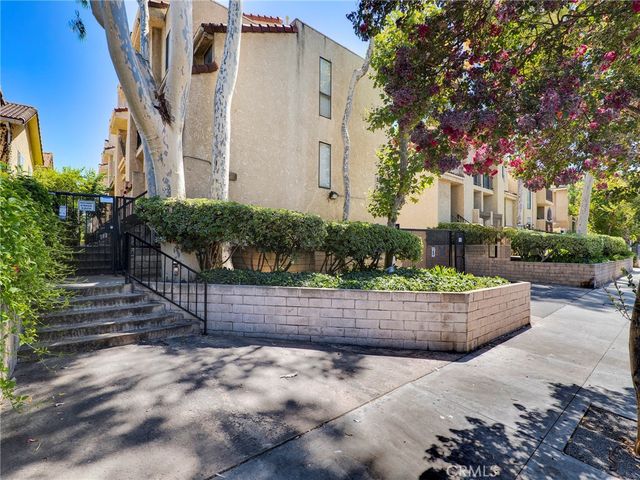 18954 Sherman Way 9, Reseda, CA 91335