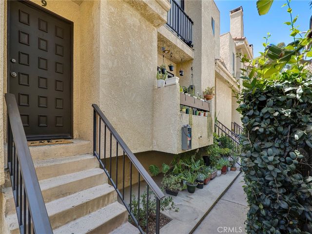 18954 Sherman Way 9, Reseda, CA 91335