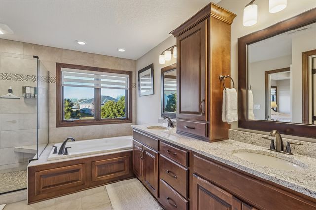 16103 Hickory Lane, Urbandale, IA 50323