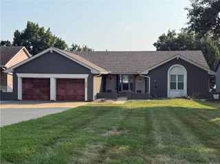 426 N Winnebago Drive, Lake Winnebago, MO 64034