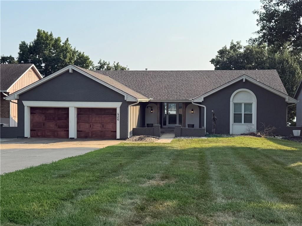 426 N Winnebago Drive, Lake Winnebago, MO 64034