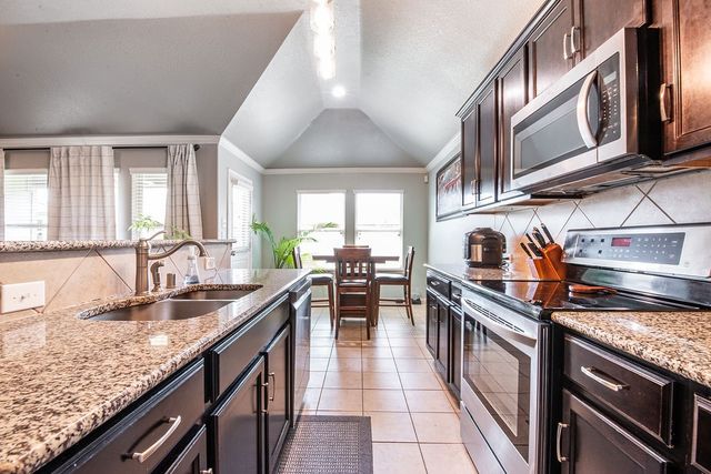 822 Graham Drive, Burleson, TX 76028