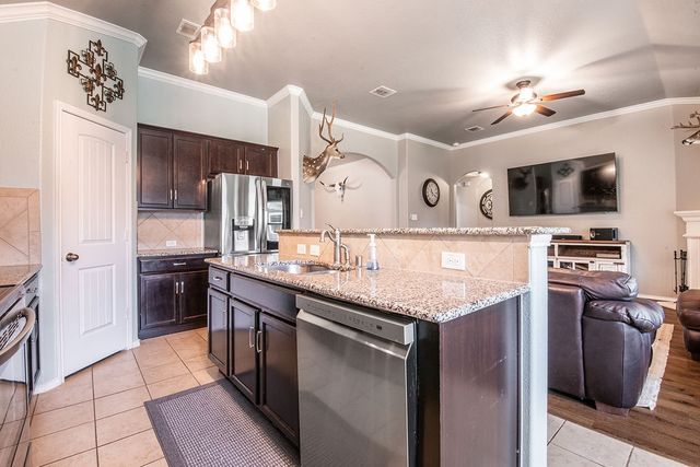 822 Graham Drive, Burleson, TX 76028