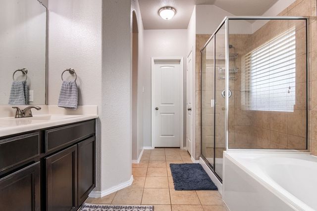 822 Graham Drive, Burleson, TX 76028