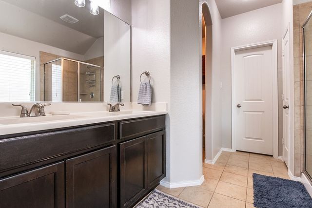 822 Graham Drive, Burleson, TX 76028