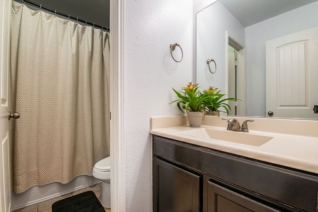 822 Graham Drive, Burleson, TX 76028