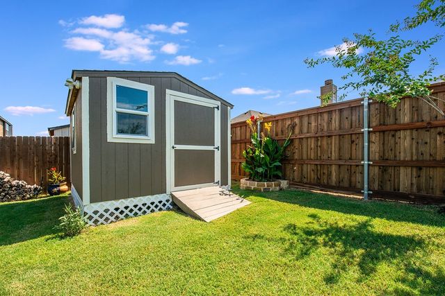 822 Graham Drive, Burleson, TX 76028