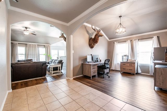 822 Graham Drive, Burleson, TX 76028