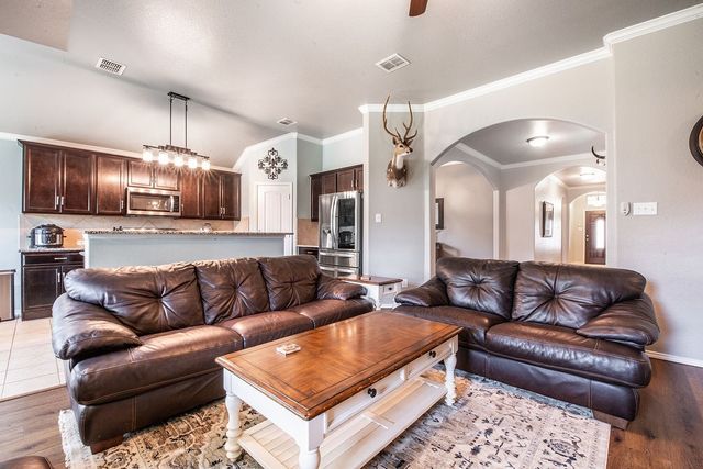 822 Graham Drive, Burleson, TX 76028
