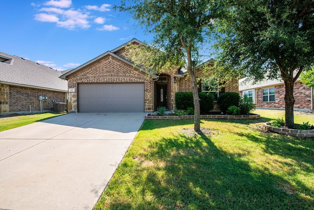 822 Graham Drive, Burleson, TX 76028