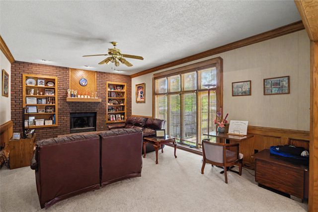 900 Prairie View Drive, West Des Moines, IA 50266