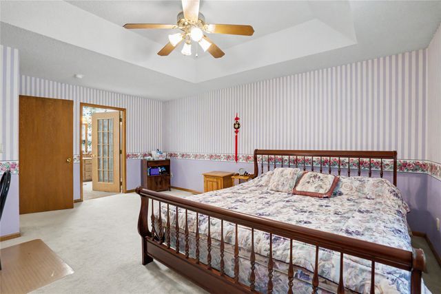 900 Prairie View Drive, West Des Moines, IA 50266