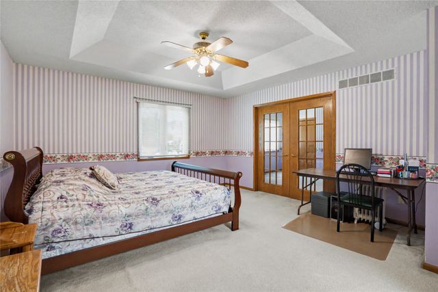 900 Prairie View Drive, West Des Moines, IA 50266
