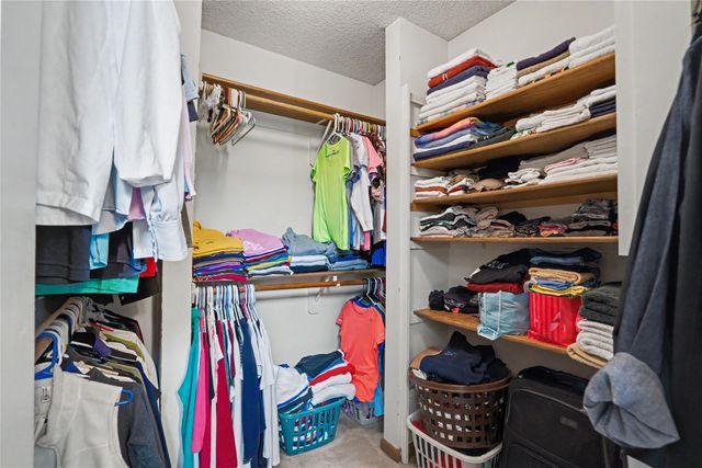 900 Prairie View Drive, West Des Moines, IA 50266