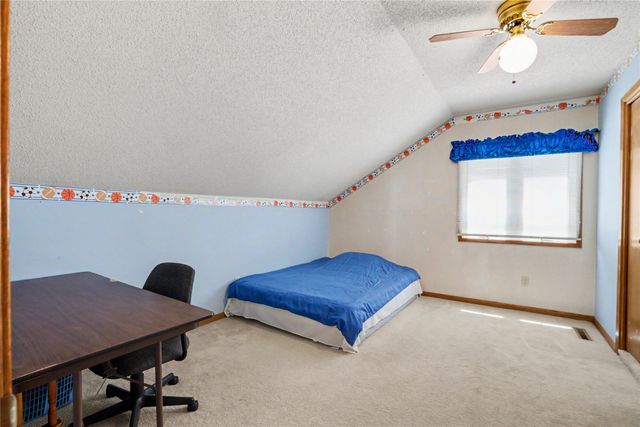 900 Prairie View Drive, West Des Moines, IA 50266