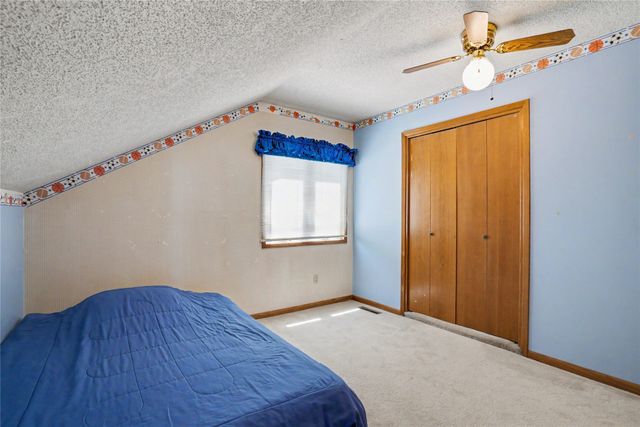 900 Prairie View Drive, West Des Moines, IA 50266
