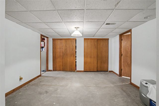 900 Prairie View Drive, West Des Moines, IA 50266