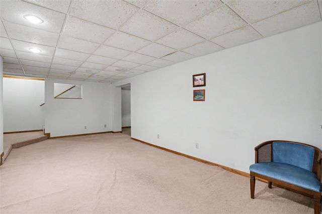 900 Prairie View Drive, West Des Moines, IA 50266
