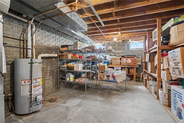 900 Prairie View Drive, West Des Moines, IA 50266