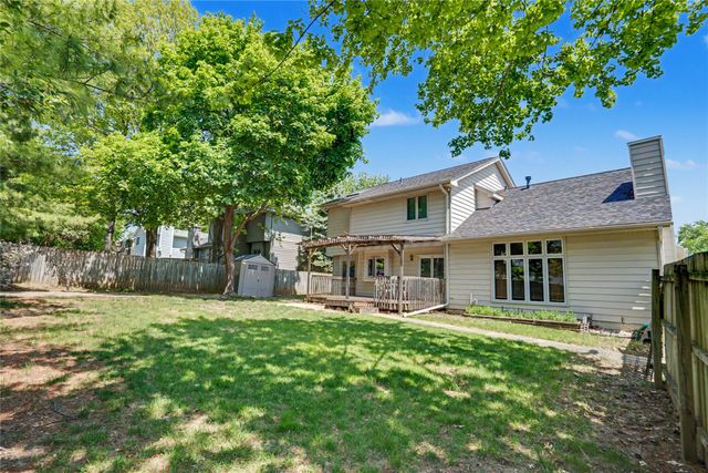 900 Prairie View Drive, West Des Moines, IA 50266