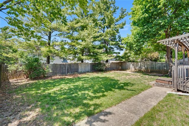 900 Prairie View Drive, West Des Moines, IA 50266