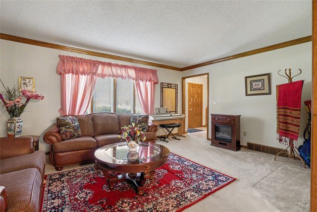 900 Prairie View Drive, West Des Moines, IA 50266