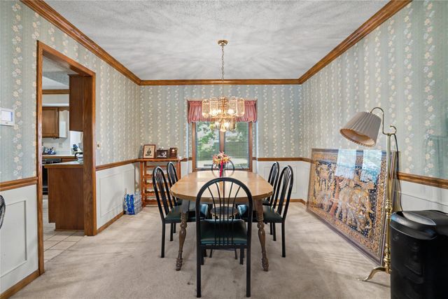 900 Prairie View Drive, West Des Moines, IA 50266