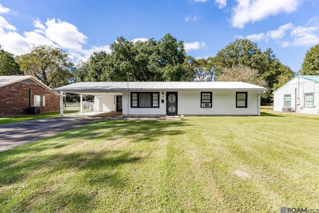 655 Ray Weiland Dr, Baker, LA 70714