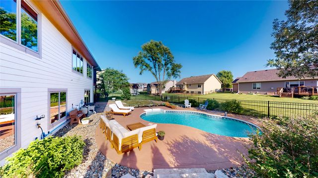 510 Stonegate Court SW, Altoona, IA 50009