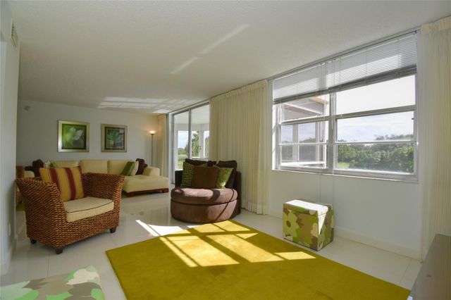 6100 NW 2nd Avenue 323, Boca Raton, FL 33487