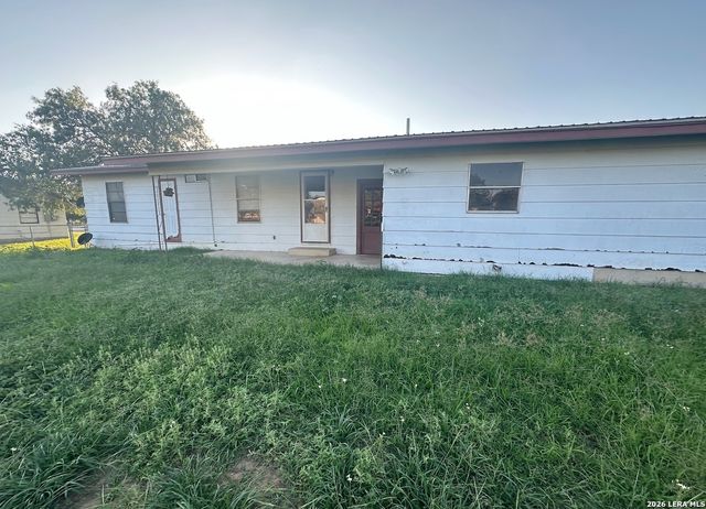 608 E WESTMEYER ST, Poth, TX 78147