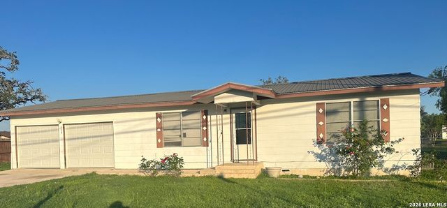 608 E WESTMEYER ST, Poth, TX 78147