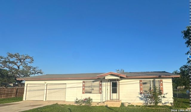 608 E WESTMEYER ST, Poth, TX 78147