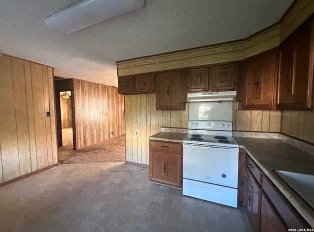 608 E WESTMEYER ST, Poth, TX 78147
