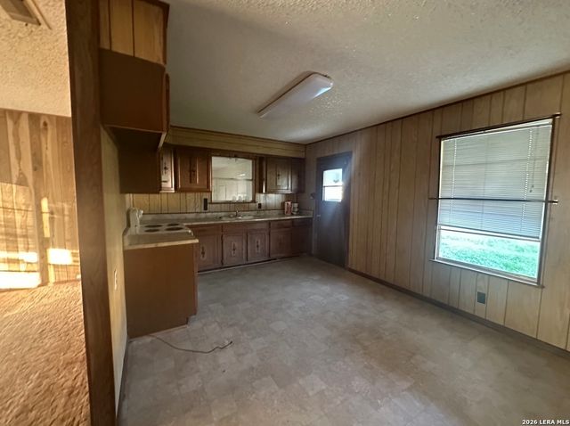 608 E WESTMEYER ST, Poth, TX 78147