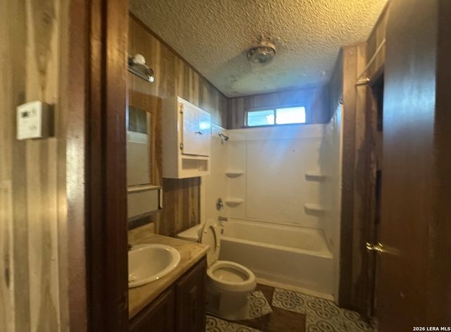 608 E WESTMEYER ST, Poth, TX 78147