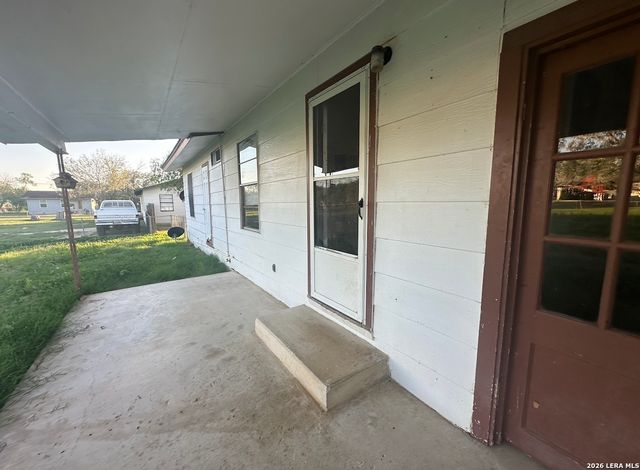 608 E WESTMEYER ST, Poth, TX 78147