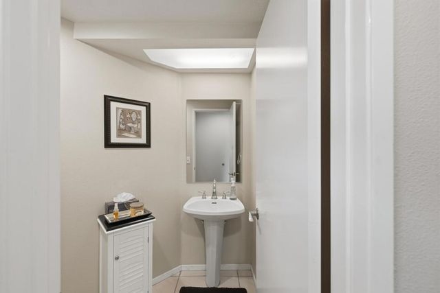 157 Falls Court, Palm Desert, CA 92211