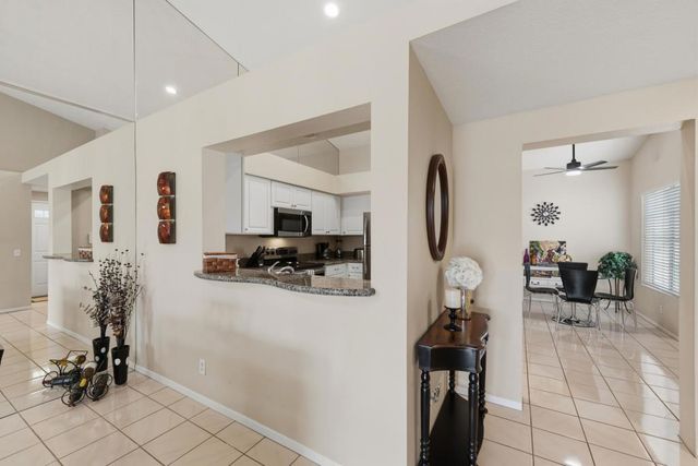 157 Falls Court, Palm Desert, CA 92211