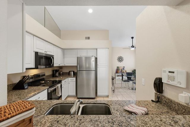 157 Falls Court, Palm Desert, CA 92211