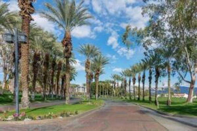 157 Falls Court, Palm Desert, CA 92211