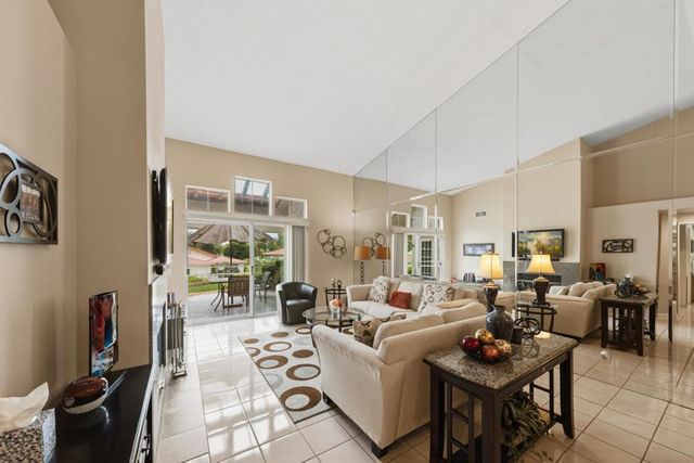 157 Falls Court, Palm Desert, CA 92211