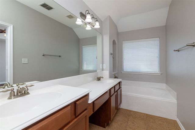 115 Bear Claw Court, Newark, TX 76071