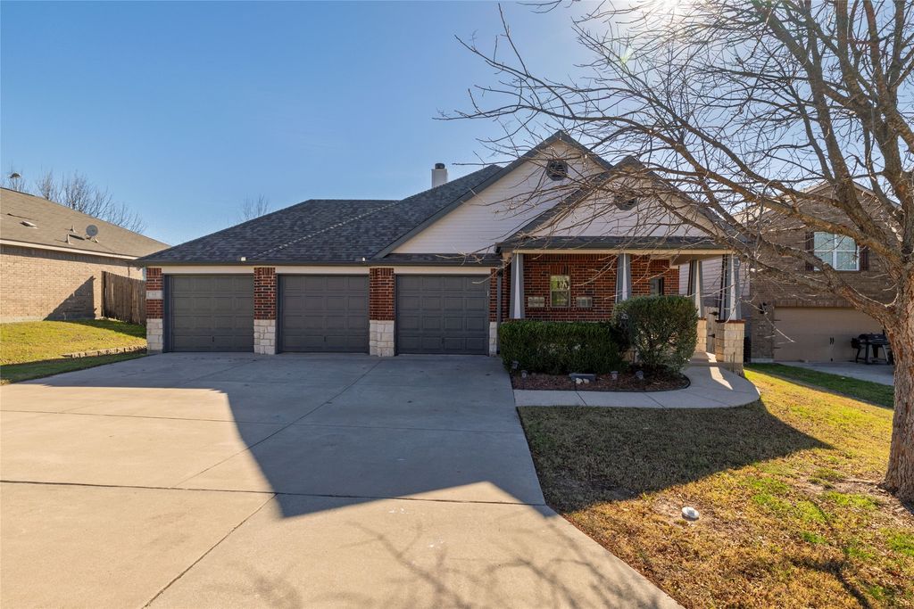 115 Bear Claw Court, Newark, TX 76071
