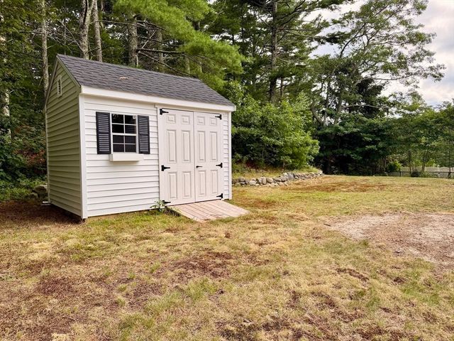 38 Davenport Rd, Plymouth, MA 02360