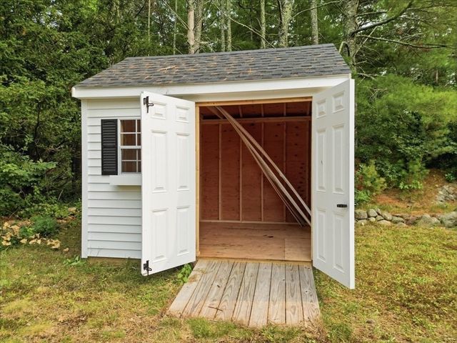 38 Davenport Rd, Plymouth, MA 02360