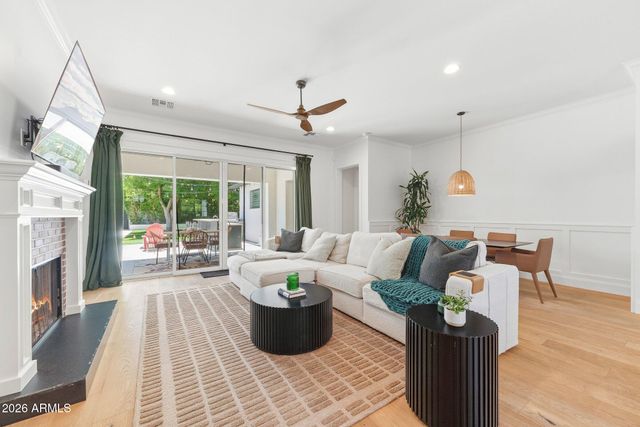 3655 E PICCADILLY Road, Phoenix, AZ 85018