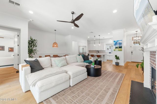 3655 E PICCADILLY Road, Phoenix, AZ 85018